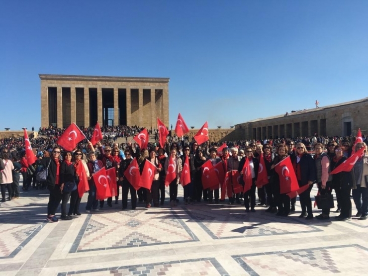 Salihlili Kadınlar Ata’nın Huzurunda
