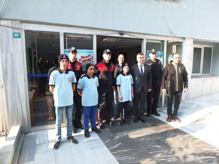 Roman Çocukları Polis Oldu