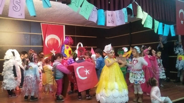 Minik Öğrencilerden Özel Kostüm Partisi