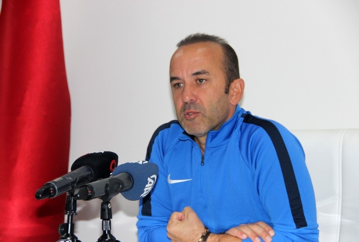 Mehmet Özdilek: “Göztepe Maçından Galibiyet Alıp Milli Takım Arasına Moralli Girmek İstiyoruz”