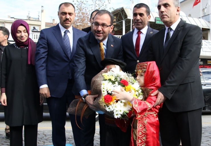 Bakan Kasapoğlu: "Şiddete Karşı El Birliği İle Savaşacağız"