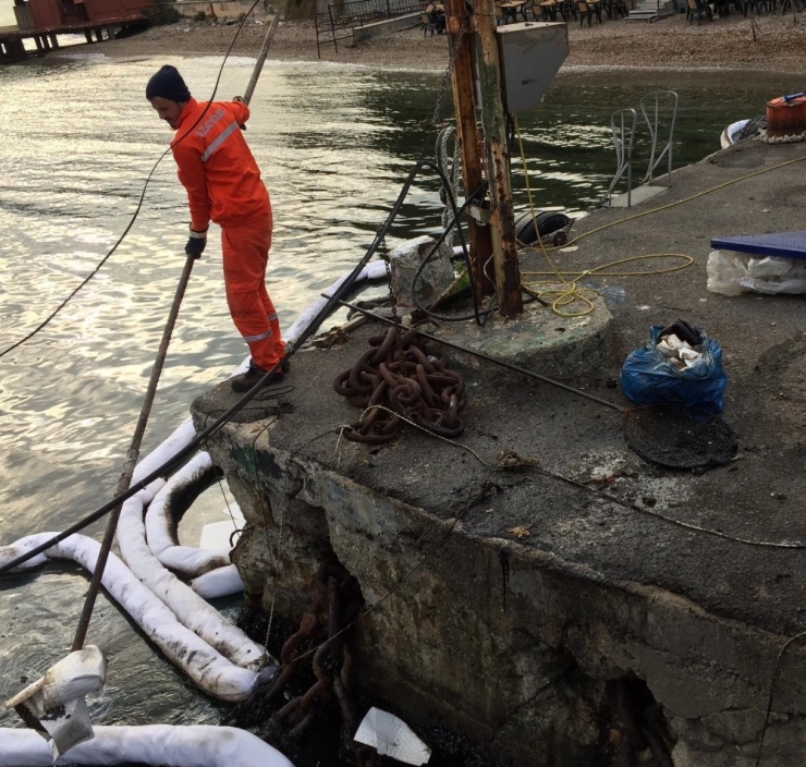 Gemiden Sızdığı İddia Edilen Yakıt Kocaeli Körfez’ini Kirletti