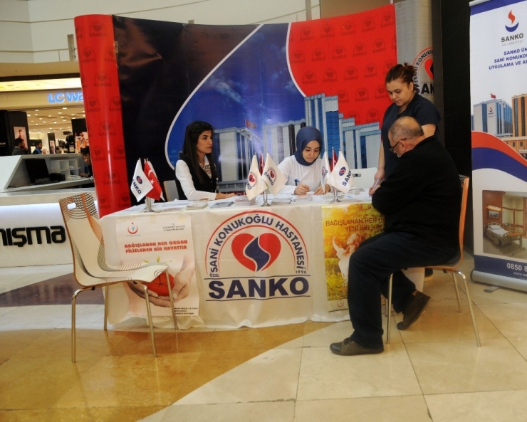 Sanko Hastanesi, Sanko Park Avm’de Organ Bağışı Bilgilendirmesi Yapıyor