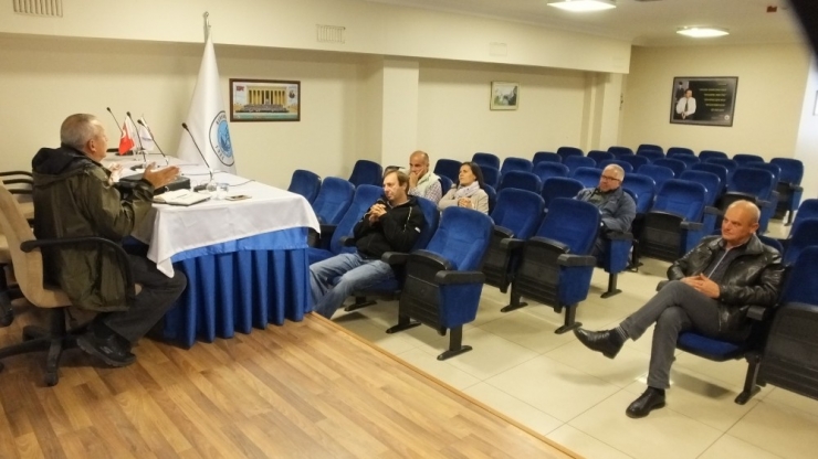 Burhaniye’de Zeytin Üreticileri Federasyonu Toplandı