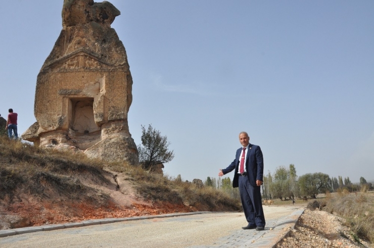 Frig Vadisi’nde Yollar Parke Taşıyla Kaplandı
