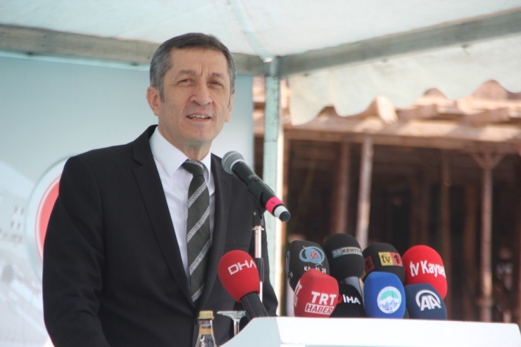 Bakan Selçuk: "Eğitim Vasıtasıyla Yükselmenin Gerekliliğinin Farkındayız"