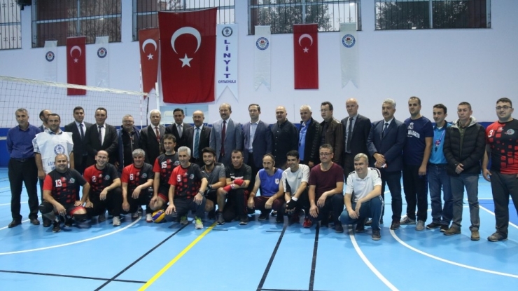 ‘Öğretmenler Günü’ Voleybol Turnuvası Başladı