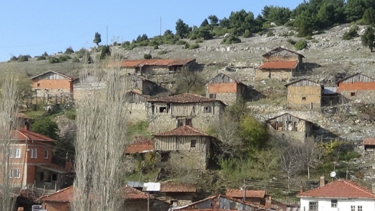 Osmanlı’dan Kalma Evlerine Gözü Gibi Bakıyorlar