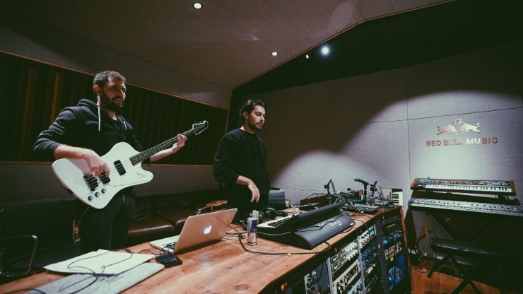 ‘Affet Robot’ Amsterdam Red Bull Music Stüdyosunda Kayıtta