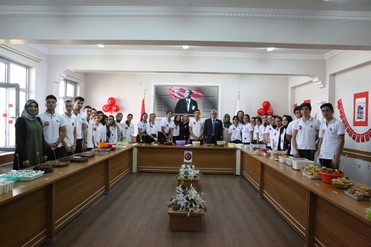 Afrin’deki Öğrenciler İçin Kermes Düzenlediler