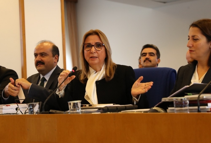 Bakan Pekcan: "Bin 612 Ürünün Etiketlerinde İlgili Mevzuata Aykırılıklar Tespit Ederek İdari Para Cezası Uyguladık"