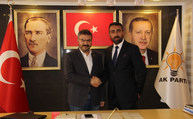 Aday Adayı Eşin, Ekibiyle Birlikte Ak Parti İl Başkanlığı’na Ziyaret Etti