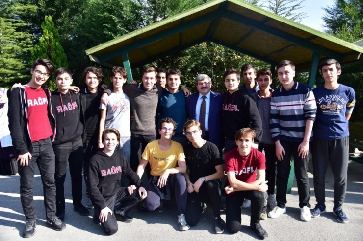 Belediye Başkanı Nihat Can’dan Fen Lisesine Sentetik Saha Müjdesi