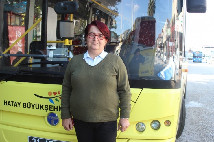 Hatay’ın Şoför Annesi 2 Yıldır Direksiyon Başında