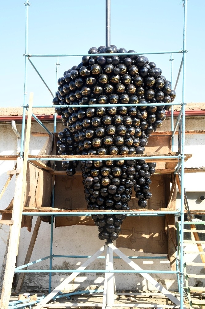 Isparta’ya Üzerinde Esma-ül Hüsna Bulunan 3 Bin 500 Taneli Dev Üzüm Salkımı