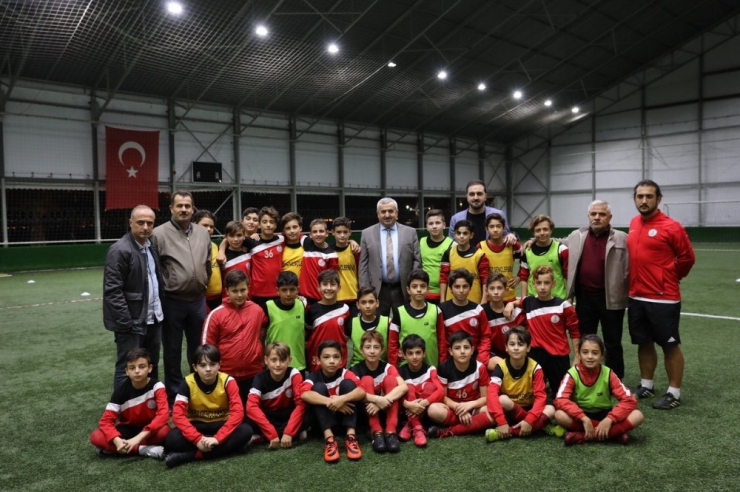 Başkan Baran’dan Sporcu Öğrencilere Destek