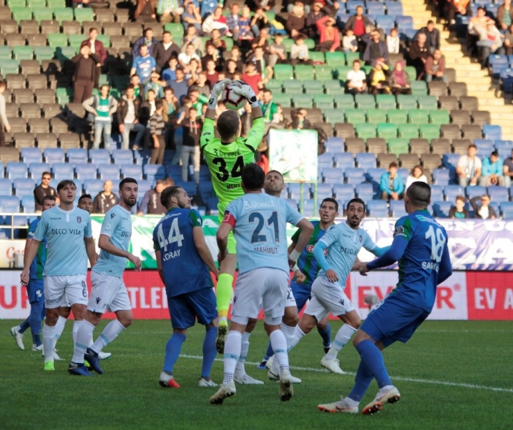 Spor Toto Süper Lig: Çaykur Rizespor: 0 - Medipol Başakşehir: 0 (Maç Devam Ediyor)