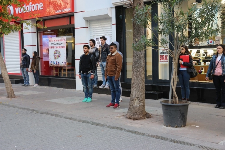 Bedenler Durdu, Kalpler ’Ata’yı Andı