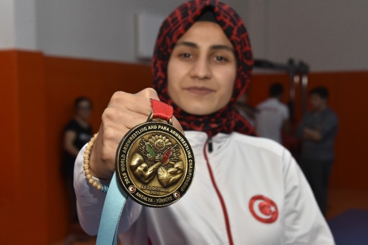 Pes Etmedi, Çalıştı 3 Yılda Dünya Şampiyonu Oldu