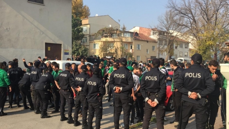 Fotokopi Biletlerle Maça Girişe Polis Müdahale Etti