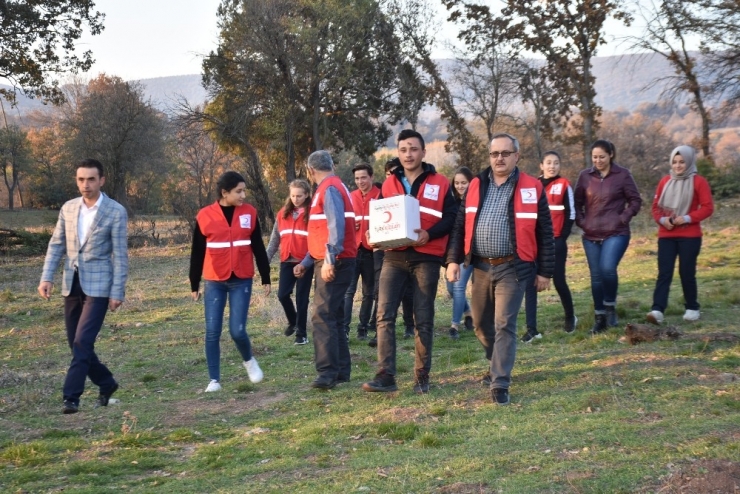 Evi Yıkılan Yaşlı Adama Kızılay Ve Belediye Sahip Çıktı