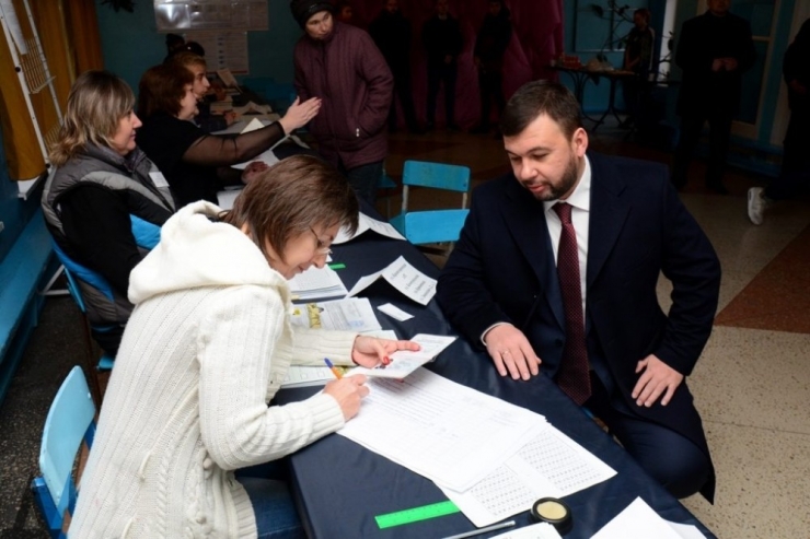 Ukraynalı Ayrılıkçıların Tartışmalı Seçimleri Başladı