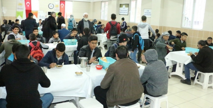 Şanlıurfa’da Vatandaşlara Çorba İkramı