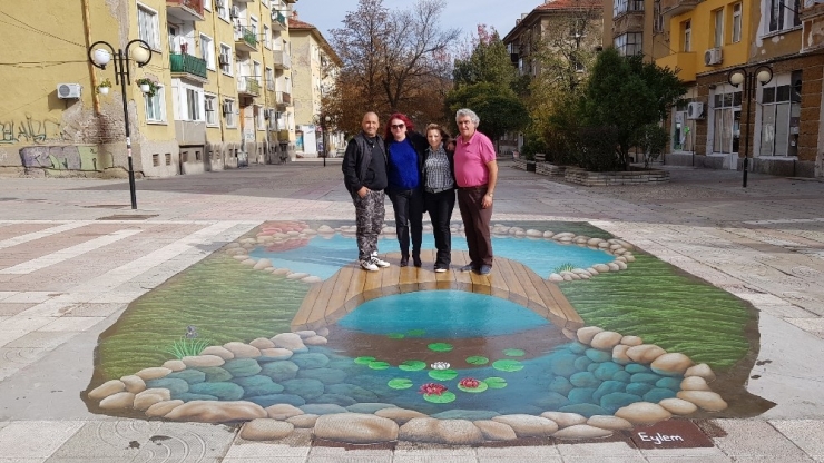 Ressam Eylem Çalışkan’dan Bulgaristan’a Harika Bir Resim Daha