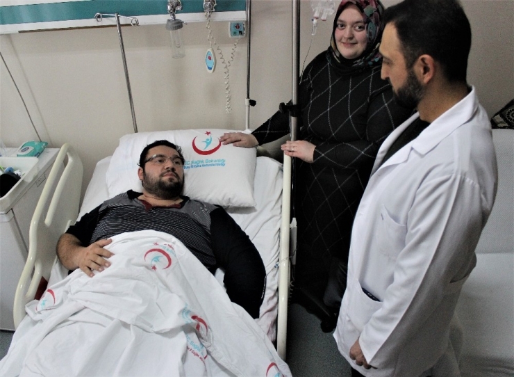 Bebek Sahibi Olmak İsteyen 300 Kiloluk Çift Bıçak Altına Yattı