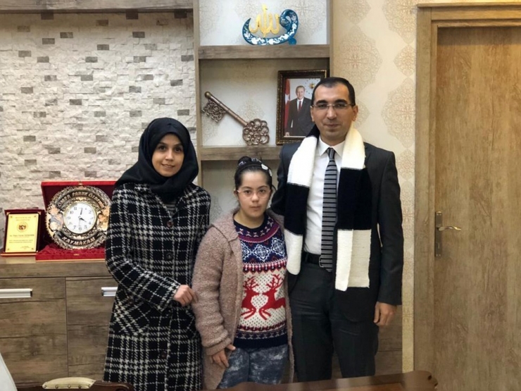 Down Sendromlu Seda Nur, Kaymakam Özmedir’e Atkı Ördü