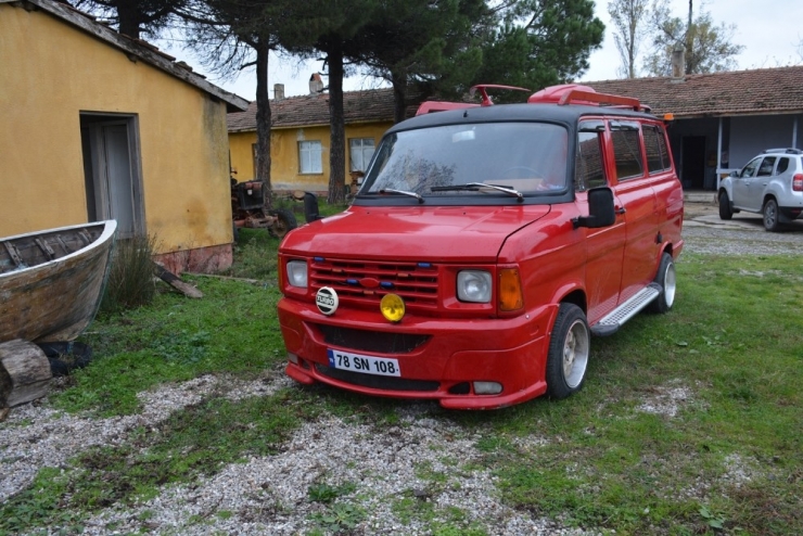 Çiçek Abbas’ın Arabası Yollarda