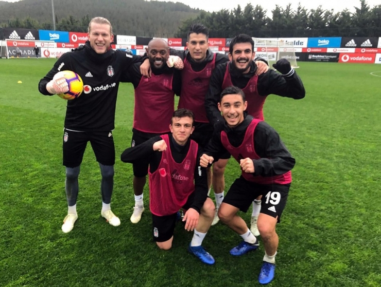 Beşiktaş, Sağanak Yağmur Altında Çalıştı