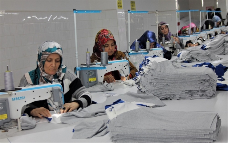 İlçenin Kadınları Tekstil Atölyesi İle İhracata Kapı Araladı