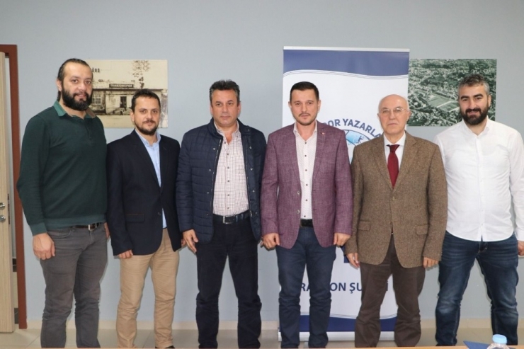 Celil Hekimoğlu: “ Trabzonspor Hizmet Edeceğiz. Bunun Aksini Düşünen Gaflet İçindedir”