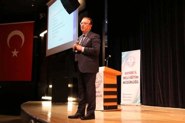 Okul Müdürlerine 2023 Eğitim Vizyonu Ve Eğitimde Dönüşüm Konferansı Verildi