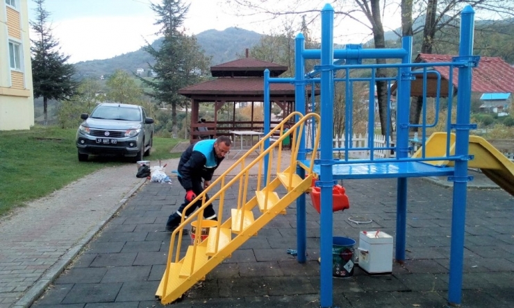 Başiskele’de Park Ve Bahçelere Onarım Yapılıyor