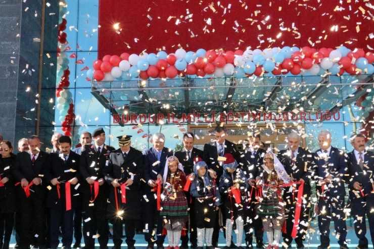 Bakan Selçuk "Çocuklarım Üşümesin" Dedi, Konuşmasını Yarıda Kesti