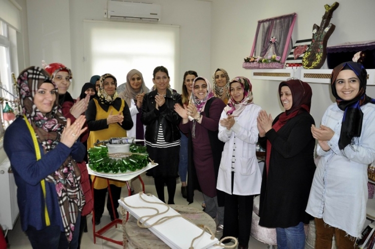 Ev Kadınları Atıkları Süs Eşyasına Dönüştürdü