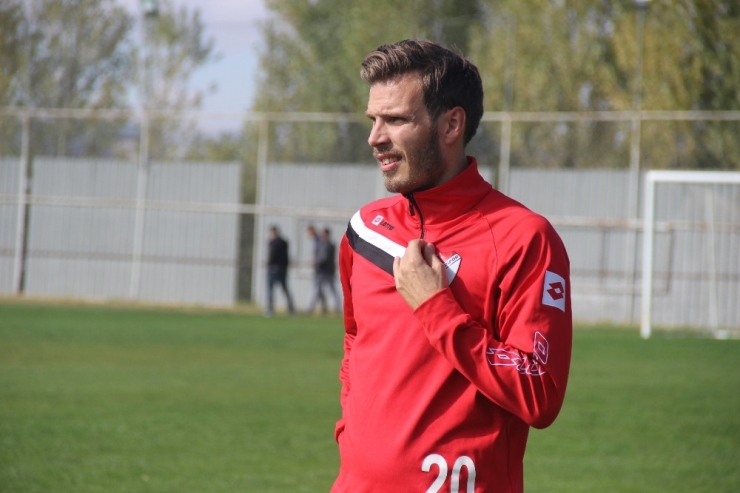 Elazığspor’un İzlandalı Oyuncusu Bjarnason Serbest Kaldı