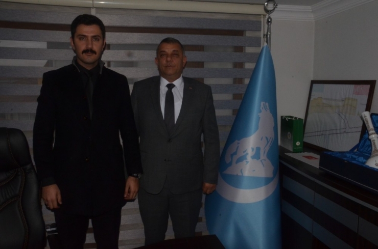 Başkan Aday Adayı Bıyık Çalmadık Kapı Bırakmıyor