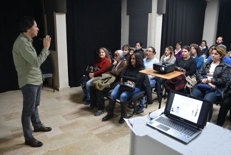 Velilere ‘Anne-baba Olmak’ Semineri Verildi