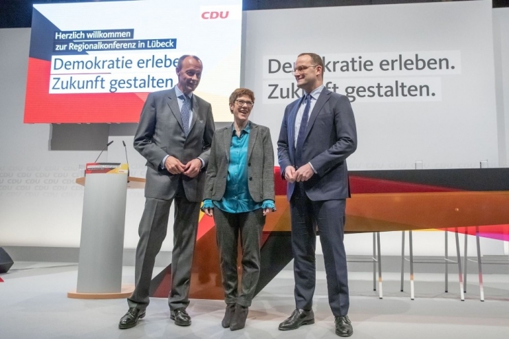 Merkel’in Halefleri İkna Turunda