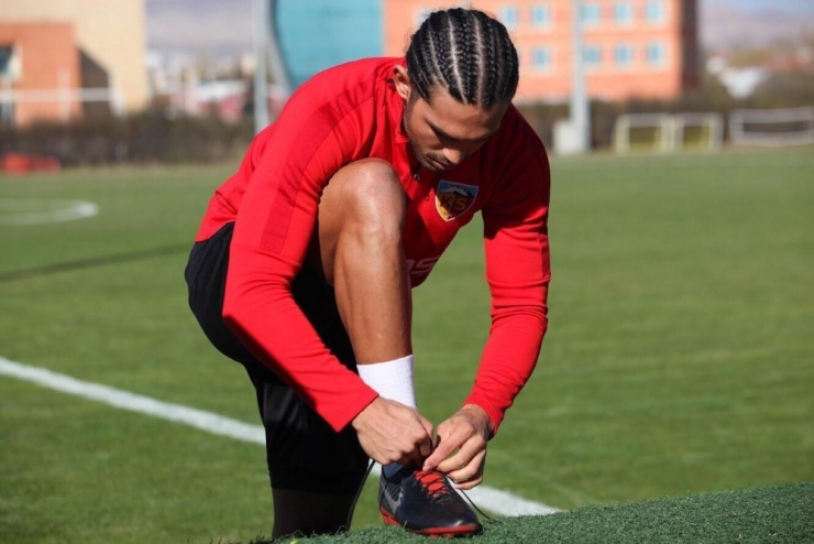 Levent Gülen’in Yeni İmajı Dikkat Çekti