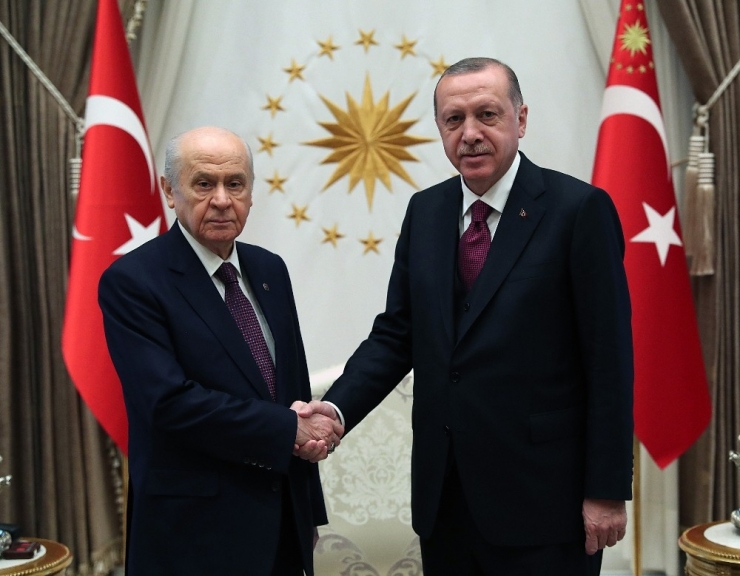 Cumhurbaşkanı Recep Tayyip Erdoğan, Mhp Genel Başkanı Devlet Bahçeli İle Cumhurbaşkanlığı Külliyesi’nde Bir Araya Geldi.