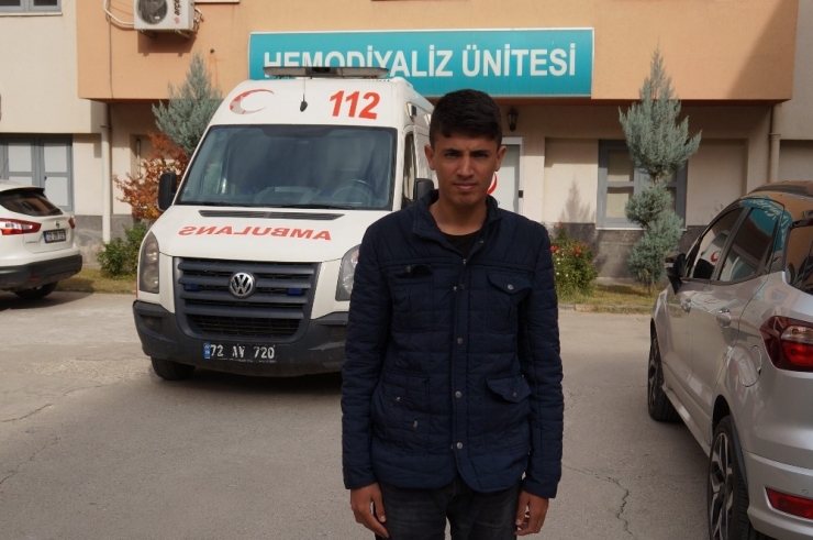 Böbrek Nakli Bekleyen Genç Hayata Tutunmak İstiyor