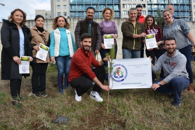 Yeşil Çevre İçin Fidanları Toprakla Buluşturdular
