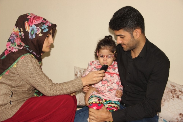 Genç Çift, Çocuklarının Sağlığı İçin Tüm Ev Eşyalarını Sattı