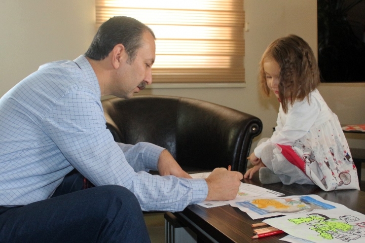 Kızı İçin Çizdiği Resimler Kitap Oldu