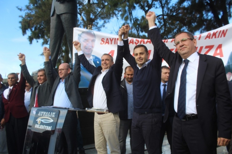 Ayvalık’ta Ahmet Akın’a Sevgi Seli