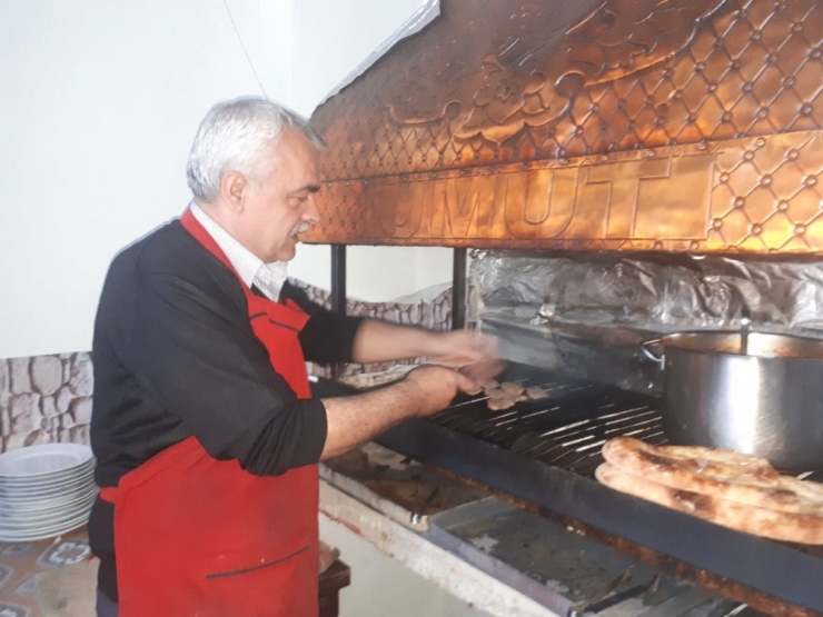 Altıntaş’ın 40 Yıllık Köftecisi